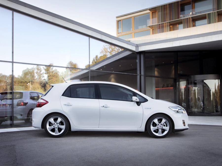  Toyota Auris HSD 2010 года  (фото 5 из 111)